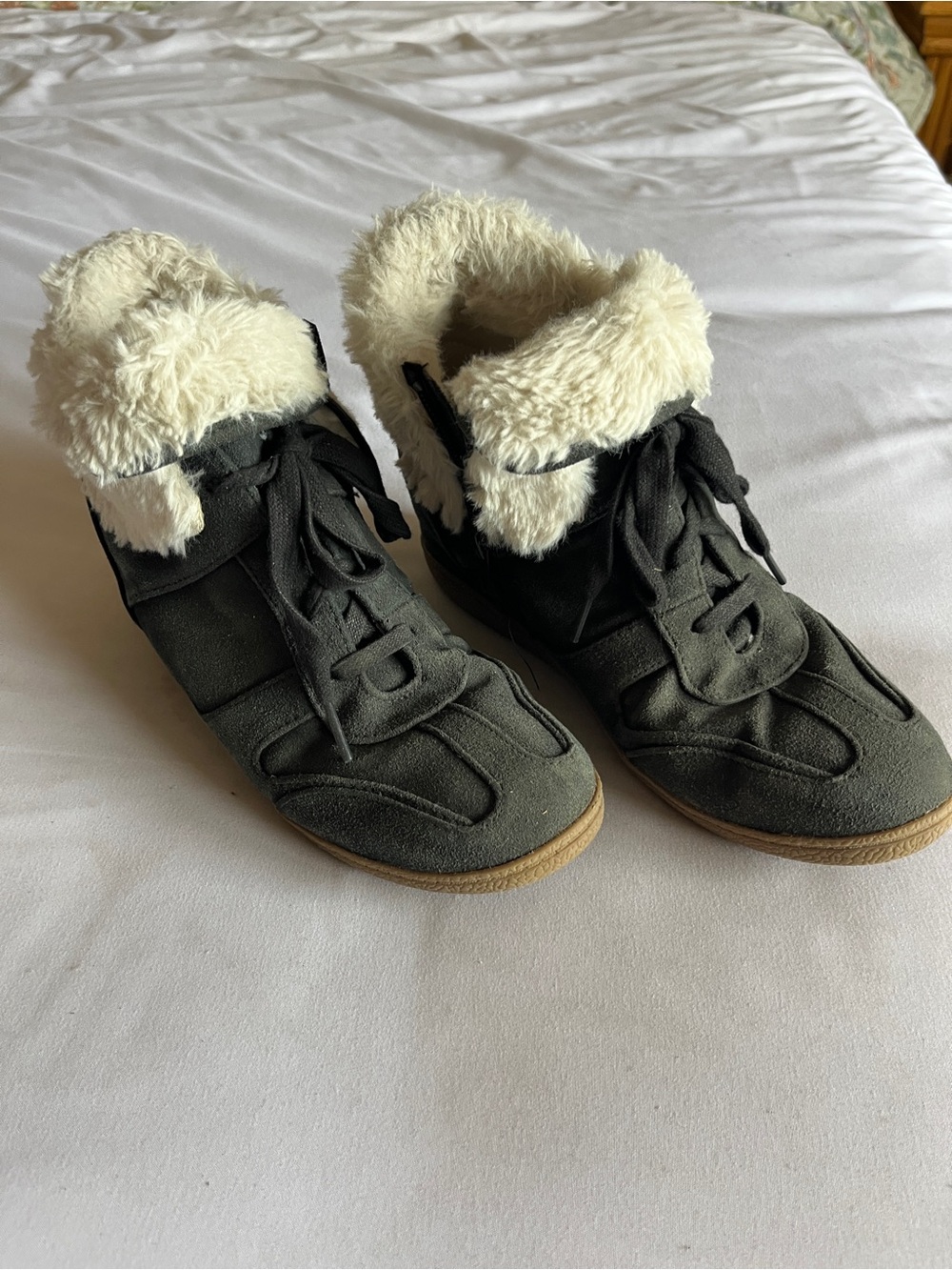 Justice Girls Size 9 Dark Gray Faux Fur Trim Lace-Up Ankle Wedge Boots